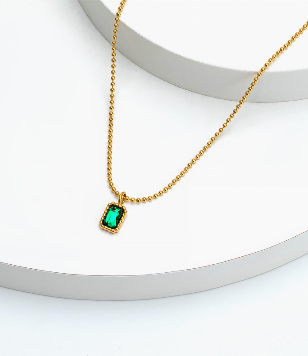 Exquisite emerald necklace for dashing men. 💚🧔