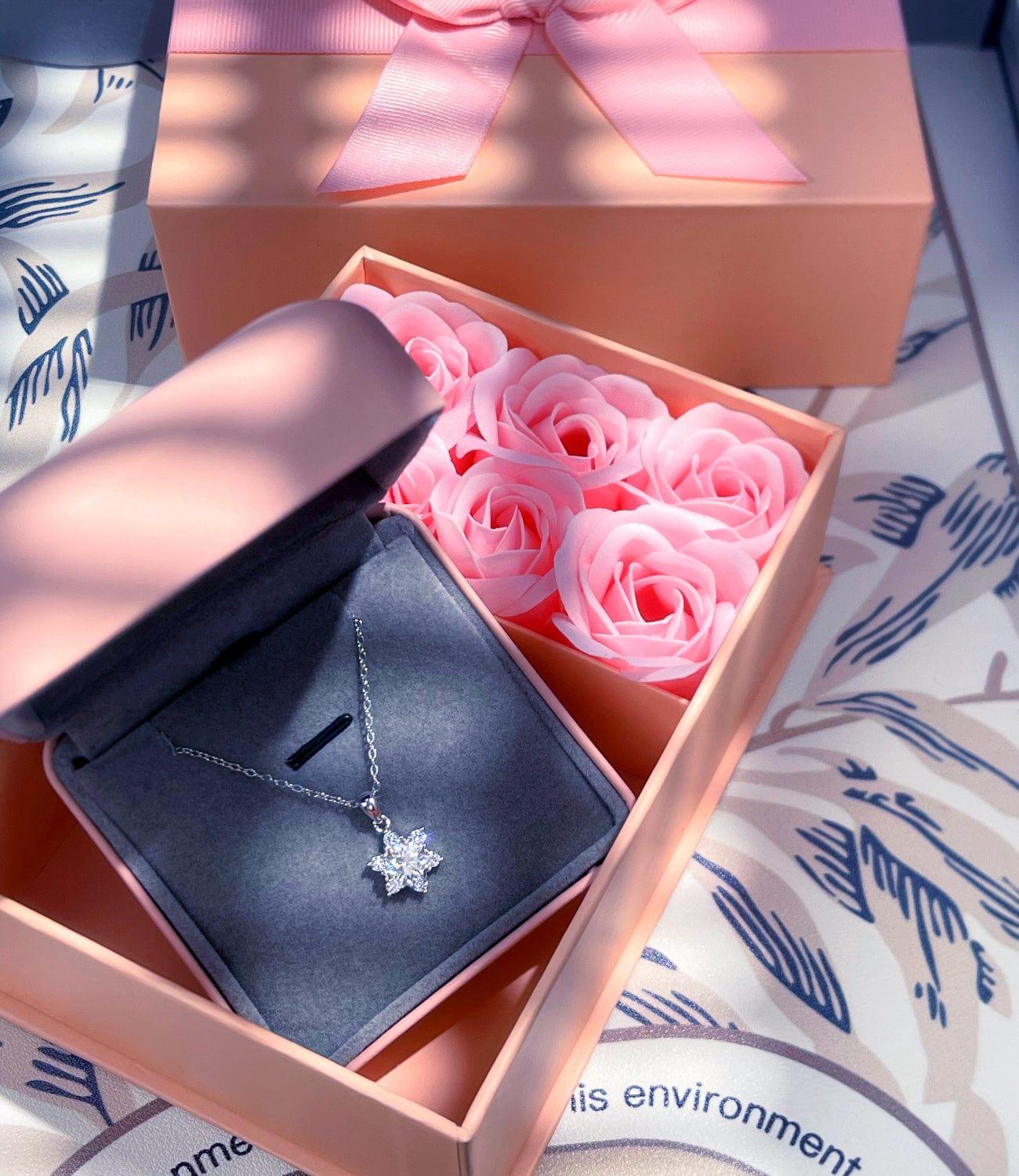 Captivating snowflake necklace in rose gift box. 🎁✨