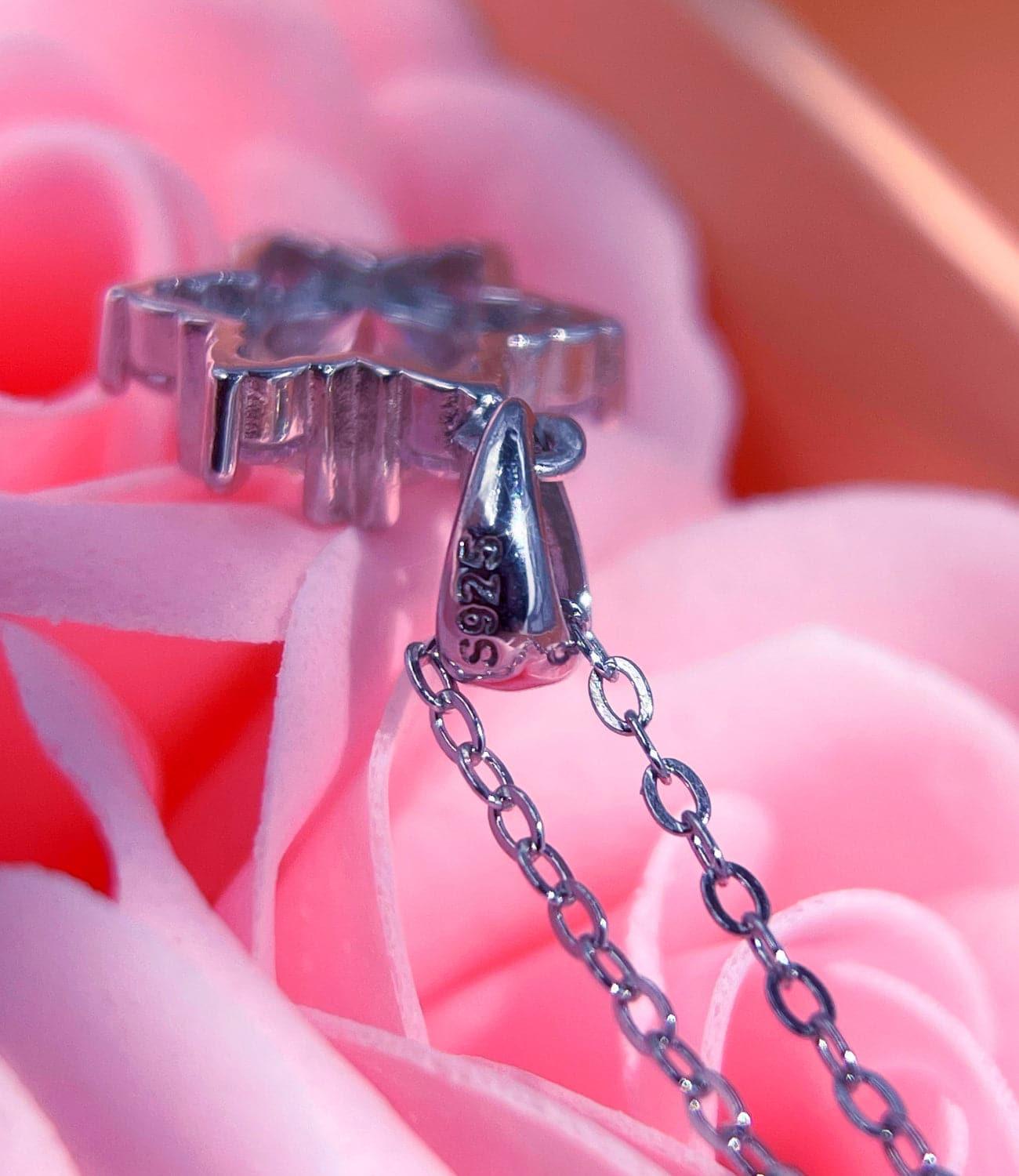 Snowflake necklace close-up in rose gift box. 🌟🎁